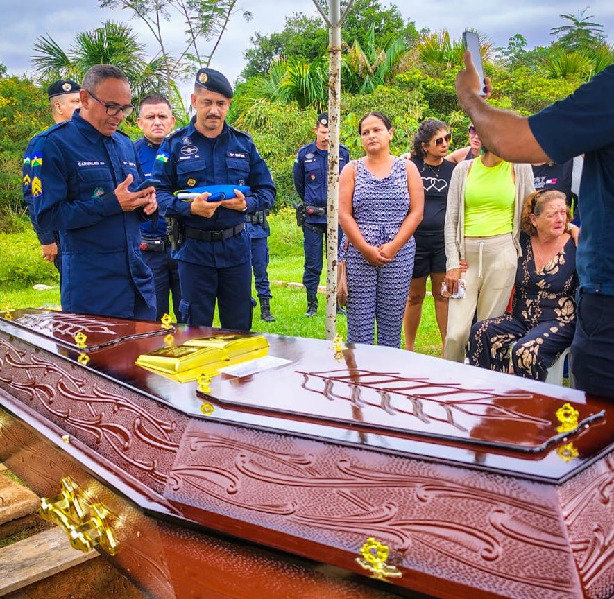 9º BPM presta última homenagem ao 3º Sargento PM Schmitz e reconhece sua relevante contribuição à Unidade