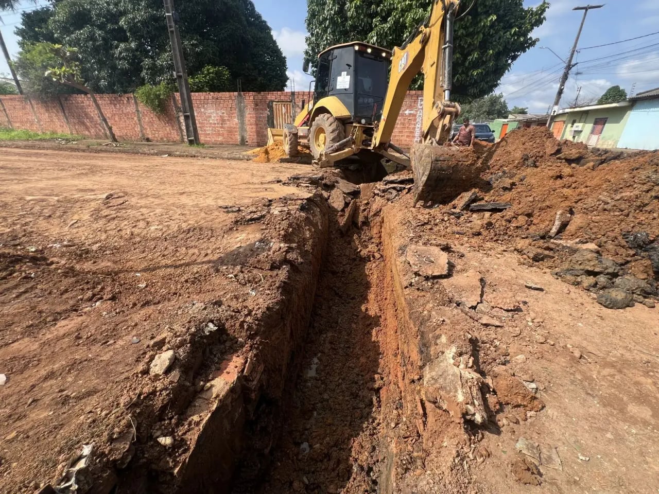 Avanço Simultâneo de Três Projetos de Drenagem no Bairro Cidade do Lobo