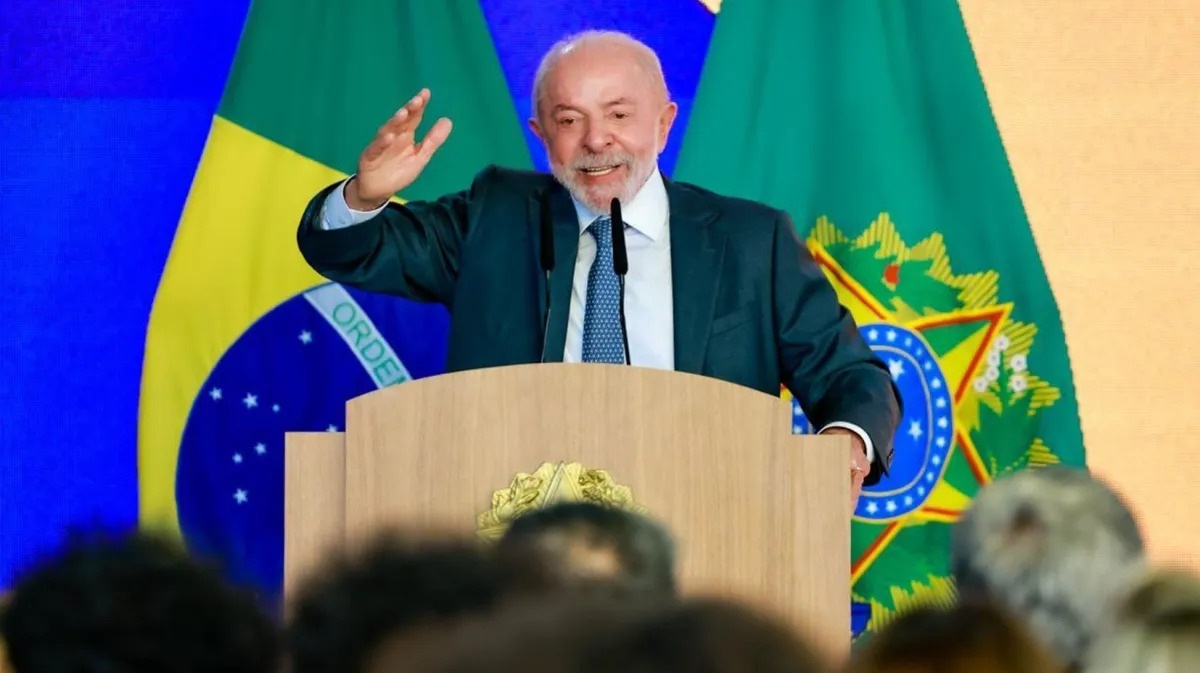 Lula anuncia que enviará autorização para abertura de sigilos e desafia Flávio