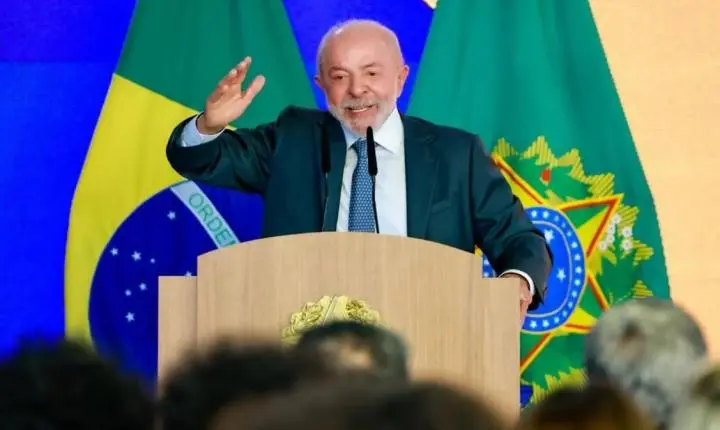 Lula anuncia que enviará autorização para abertura de sigilos e desafia Flávio